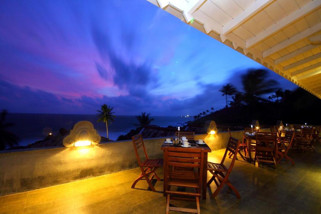 אונה ואטונה Thaproban Pavilion Resort And Spa מראה חיצוני תמונה