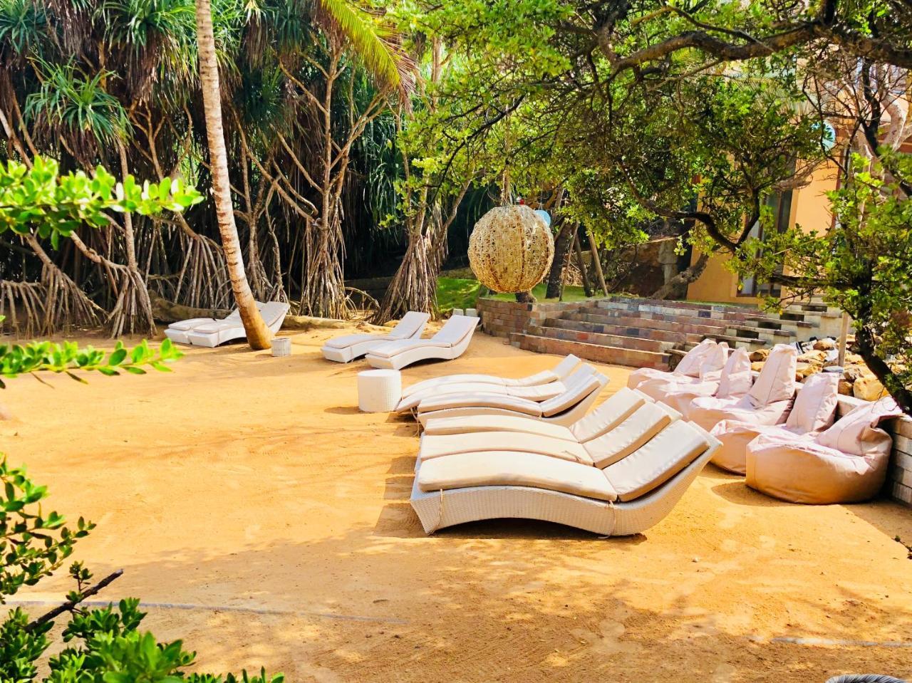 אונה ואטונה Thaproban Pavilion Resort And Spa מראה חיצוני תמונה